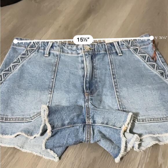 Knox Rose‎ Light Wash Embroidered Side Pockets Raw Hem Mid Rise Shorts Sz 10 NEW - Picture 8 of 10